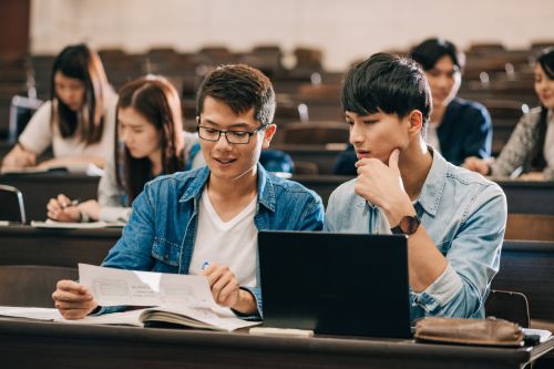 Beschäftigung zwischen Bachelor- und Masterstudiengang