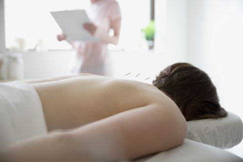 Im Betrieb verletzt und trotzdem kein Arbeitsunfall – Sturz auf dem Weg zur Massage nicht versichert